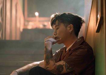 HowZ 大膽挑戰道德紅線 把「老王心事」唱到骨子裡