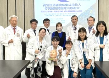 高空墜落重度腦傷成植物人，奇美醫院跨團隊經7次手術＋9個月治療找回自理能力