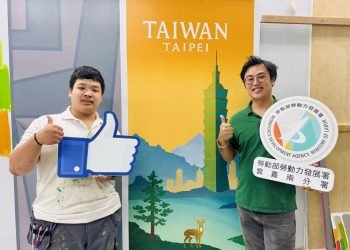 從挫敗到亞洲金牌！勞動部南分署「科技助攻、溫情陪伴」助漆作國手刷出世界級精湛工藝