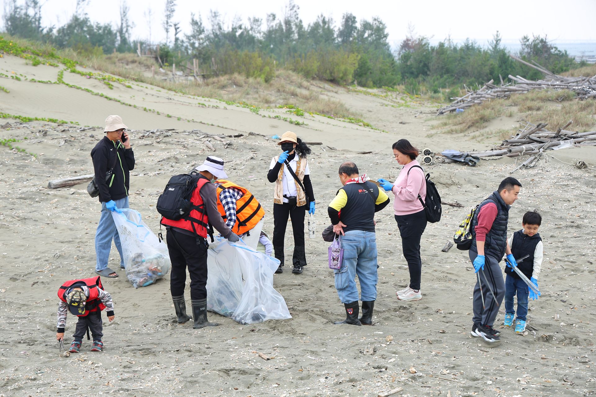 解開塑縛 還海清淨 讀經班親子以經典精神實踐海洋守護