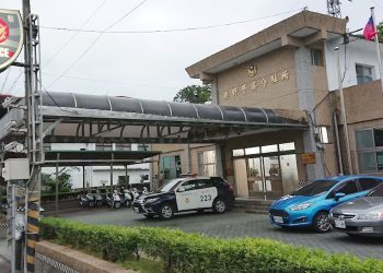 台灣最美麗的風景 鹿野女警流利日語 暖心指引日籍老夫妻尋神社