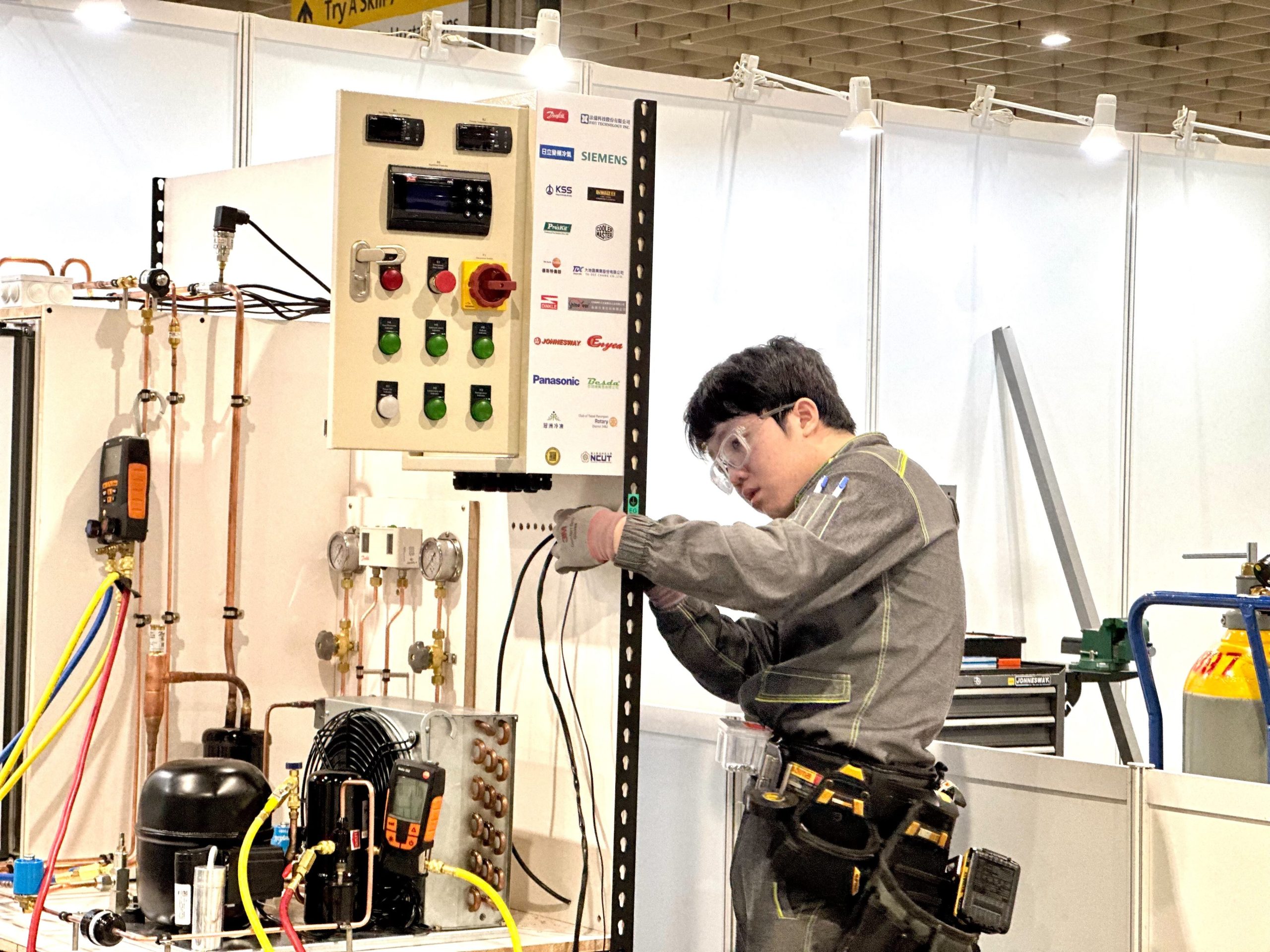 技職金牌大爆發！北市代表隊亞洲技能賽3金1銀登頂