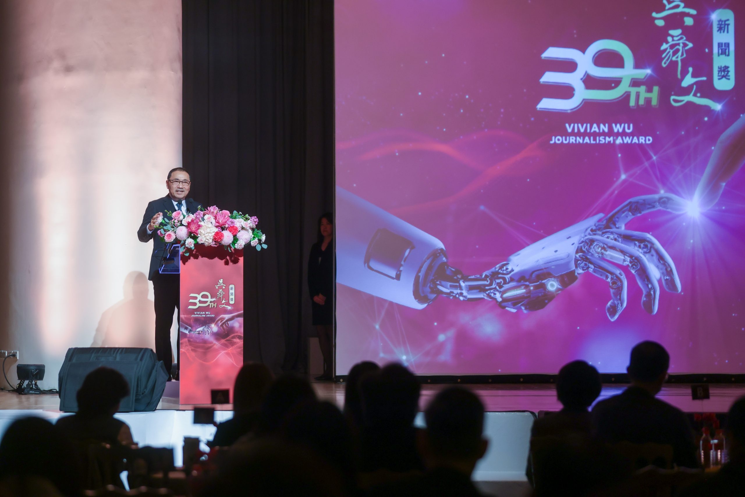 侯友宜頒發吳舜文新聞獎　讚39年堅守深度專業與新聞價值