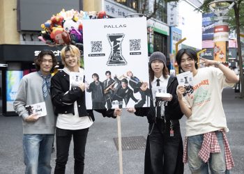 帕拉斯 PALLAS 師奶殺手潛力股 賣專輯被婆媽包圍合照簽名樣樣來