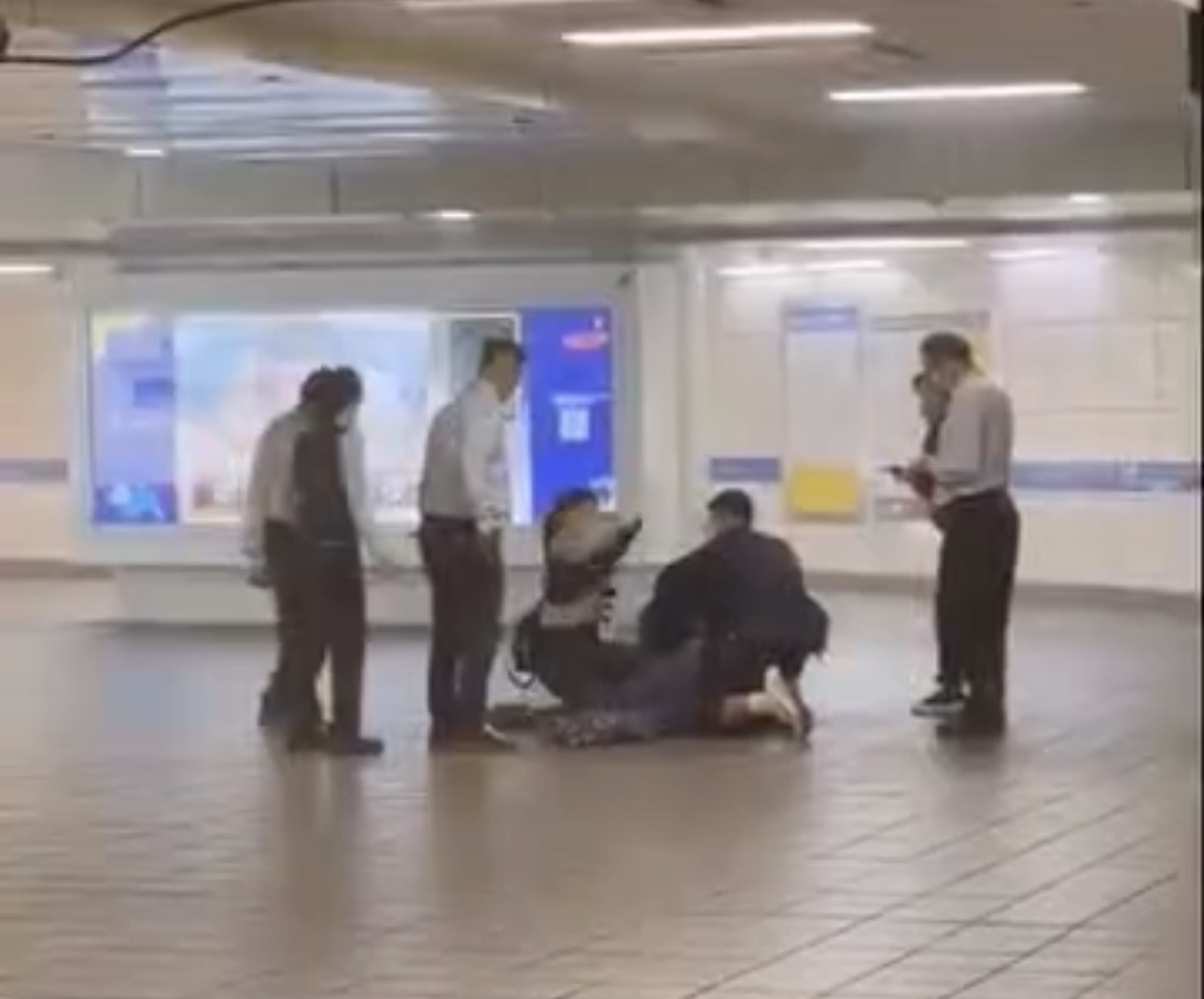 北車、中山站驚傳無差別攻擊　27歲嫌犯擲煙霧彈砍人釀4死9傷