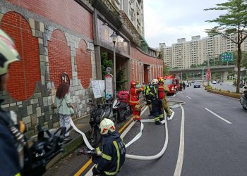 強化火場人員安全管制　基隆市消防局實兵演練高樓住宅火災