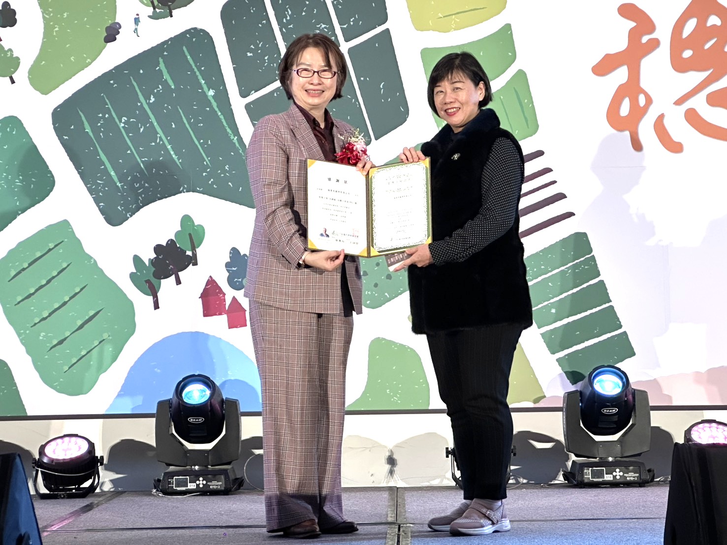 尤努斯基金會十年 永續論壇攜手路廣大邁向「三零願景」