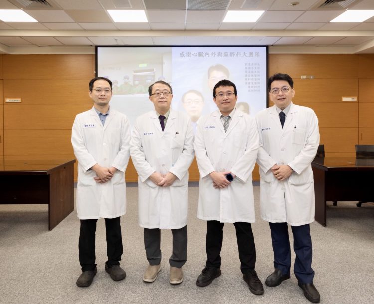 成醫心臟醫療團隊 左起：心臟血管外科蔡孟達主任、心臟血管科蔡惟全主任、心臟血管科黃睦翔醫師、內科部劉秉彥主任。（圖／成大醫院提供）