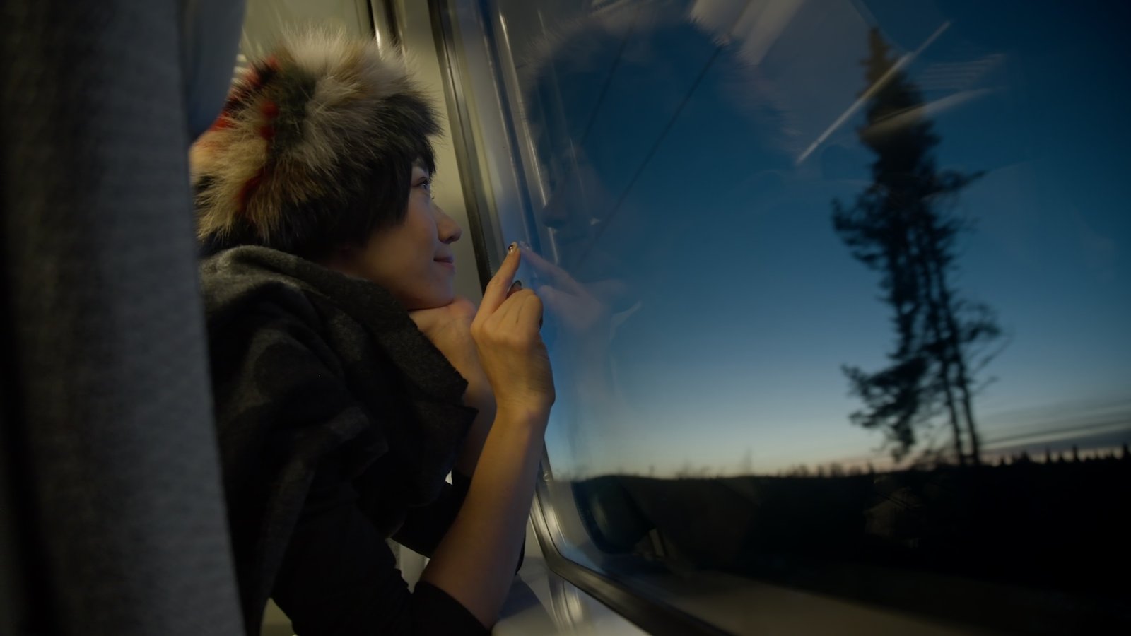 《列車人生》首集主持人Lulu黃路梓茵闖芬蘭，遇6次極光大爆發（ 公共電視、新傳媒提供 ）