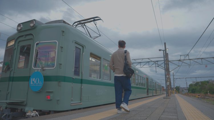李國煌擔任《列車人生》旅人、搭乘日本破產鐵道憶「還債血淚史」 （圖片：公共電視、新傳媒提供）