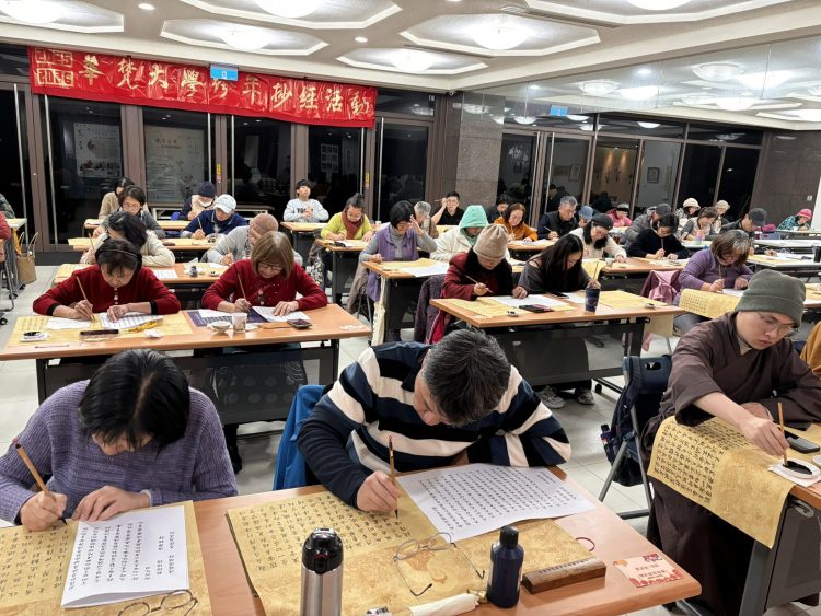 跨年抄經迎馬年!僧俗齊聚華梵大學圓滿108部《心經》殊勝圓滿