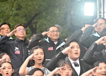 新北市115年元旦升旗暨健走　侯友宜與民眾以正能量歌聲迎接新年