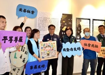 黃偉哲參觀知南會所藝術展 力挺精障者創作韌性 期盼社會共融零距離