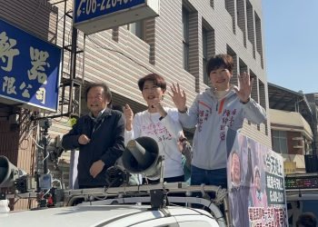 王世堅再度南下站台　陳亭妃懇請市民幫忙顧電話