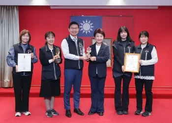 讓世界看見客庄! 《聽看台中客》半年刊摘下英國設計金獎 將台中客家故事送上國際舞台