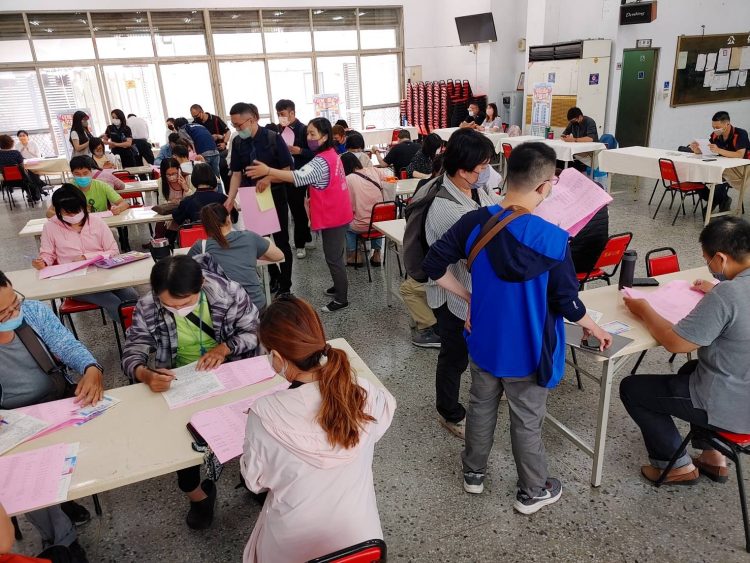 台南就業中心農曆年前4場次徵才活動，提供近千個職缺，有需求民眾可把握機會。（圖／台南就業中心提供）