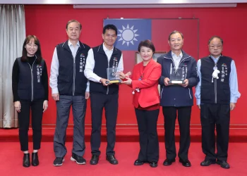 東勢地所榮獲金檔獎最高榮譽　市政會議獻獎分享管理成果