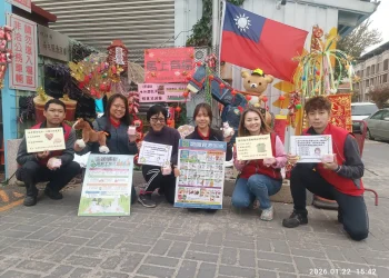 舊紙箱、牛仔褲變駿馬　台中南屯清潔隊創意迎馬年