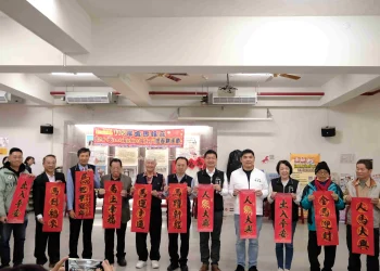 江俊龍、林淑媛代市長向市民拜年　大安區贈春聯迎新春