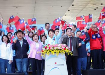 台中元旦升旗巨幅國旗震撼登場　盧秀燕盼國泰民安、城市更幸福