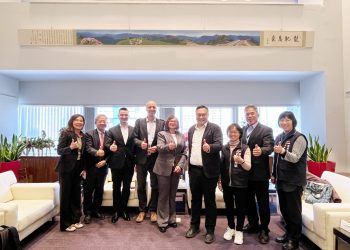 波蘭格利維采市訪團拜訪中市府　鄭副市長：盼攜手拓展智慧科技合作