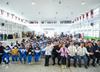 盧秀燕視察大甲國小　宣布新建室內溫水游泳池禮堂