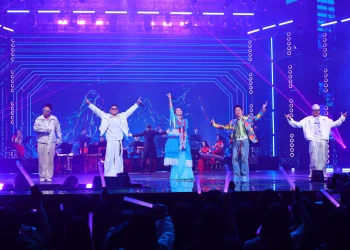 WE ARE 我們的除夕夜跨世代共演　春節最大KTV包廂