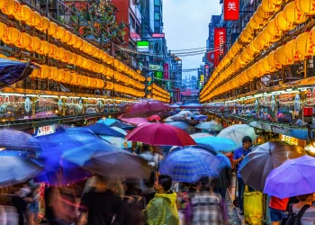 廟口夜市斑馬線擺攤惹議　謝國樑指示跨局處協調處理