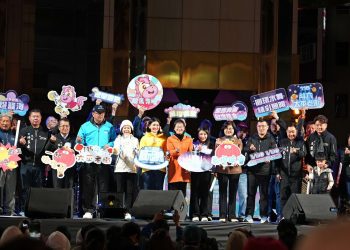 斗六圓環元旦音樂晚會啟燈　水舞光雕與燈籠廊點亮新年