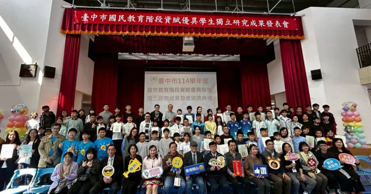 台中資優生獨立研究成果豐碩　33件作品脫穎而出獲表揚