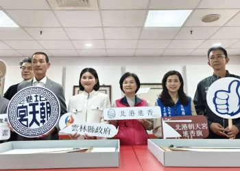 三面進香旗　一段信仰史　雲縣府修復清代古物縫補北港進香媽祖文化