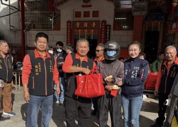 麻豆北極殿普濟寺1月11日舉辦115年寒冬送暖活動 贈送 138戶低收慰問金與民生物資