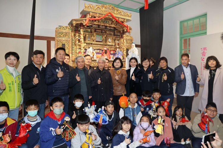 從掌中世界看見傳承　雲林布袋戲日向黃海岱致敬