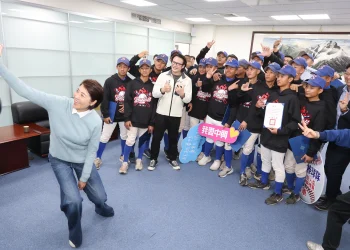 中興國中勇奪2026巨人盃國際青少棒冠軍 許淑華縣長接見表揚