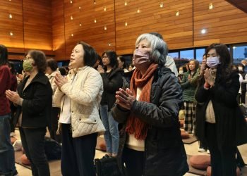 農禪寺新年早課    迎向一整年的祥樂豐足