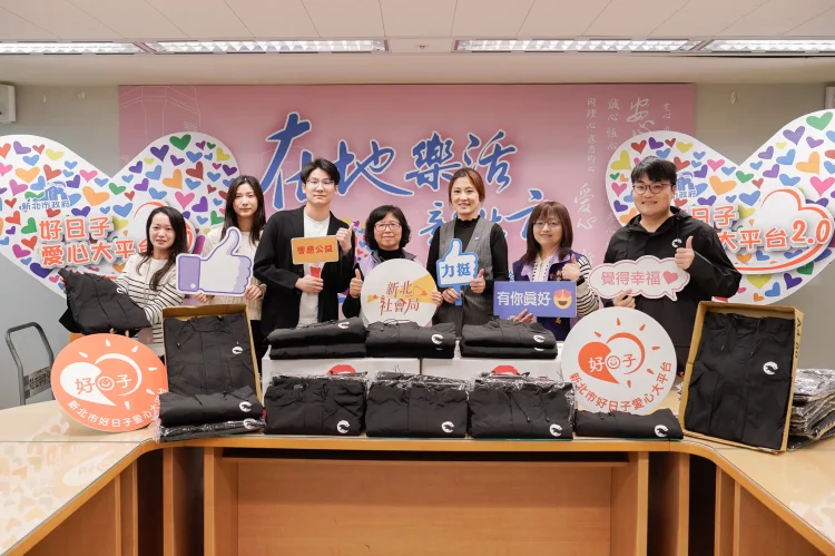 鍇睿國際攜手新北市電競產業總會　捐贈1850件連帽外套暖助弱勢