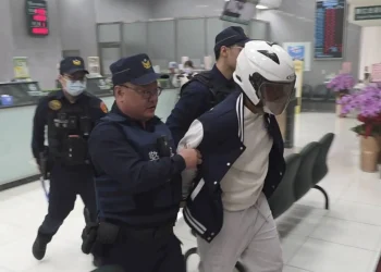 煙幕彈震撼演練　南港警防搶阻詐民眾過好年