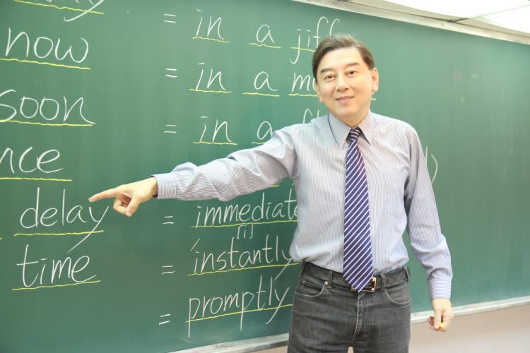 英文補教天王高國華(圖)強勢回歸,2026首場線上直播21日(周三)登場,揭密大考逆轉勝關鍵邏輯。
照片高國華提供