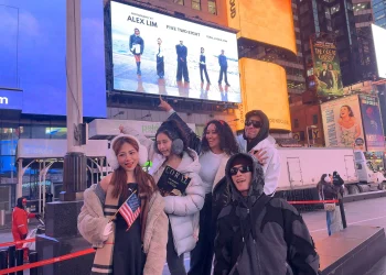 阿卡莎納療癒系天團五二八登紐約時代廣場　讓世界更理解「愛」