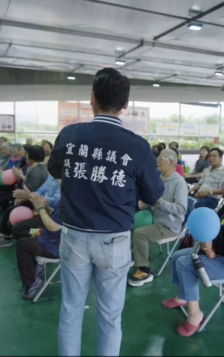 張勝德拋「提前10年」政見 90歲以上長者健保費縣府全額負擔