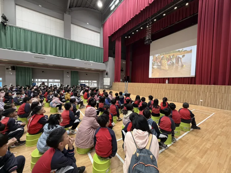 熱鬧破表! 愛水ㄅㄨㄅㄨ車駛入校園 千名學生跟著故事學愛水