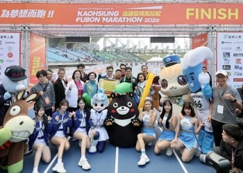 高雄富邦馬拉松16周年熱血開跑 陳其邁化身恐龍與吉祥物同場競速