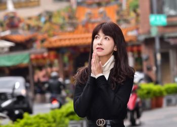 陳明真拍戲還願「最暖媽祖」10年前北港求子　淚謝註生娘娘