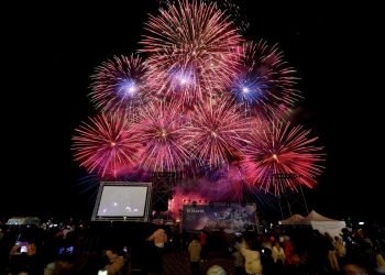 日月潭跨年晚會《潭然心動》　360秒雙碼頭煙火陪逾萬遊客迎接2026