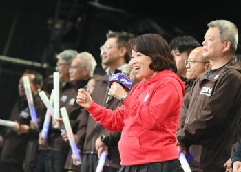 嘉義市跨年晚會狂吸25萬人潮　黃敏惠與市民齊迎2026