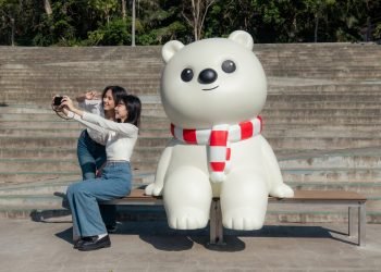 大白熊坐鎮蘭潭　嘉義元旦假期再添療癒新景點