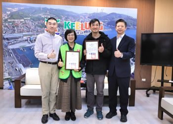 百歲人瑞倒地命危　休假消防與護理師接力救回　基市府公開表揚