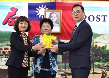 基隆郵局完成局長交接　吳聰明履新、邱佩琳到場祝賀