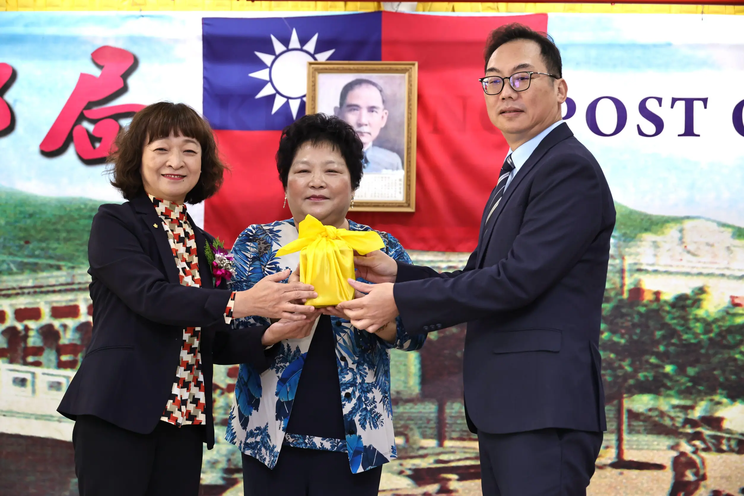 基隆郵局完成局長交接　吳聰明履新、邱佩琳到場祝賀