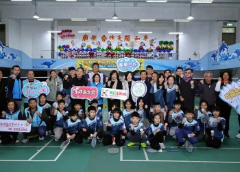 基隆天顯宮挹注教育資源　推動「廟學合作」助和平國小成立羽球隊